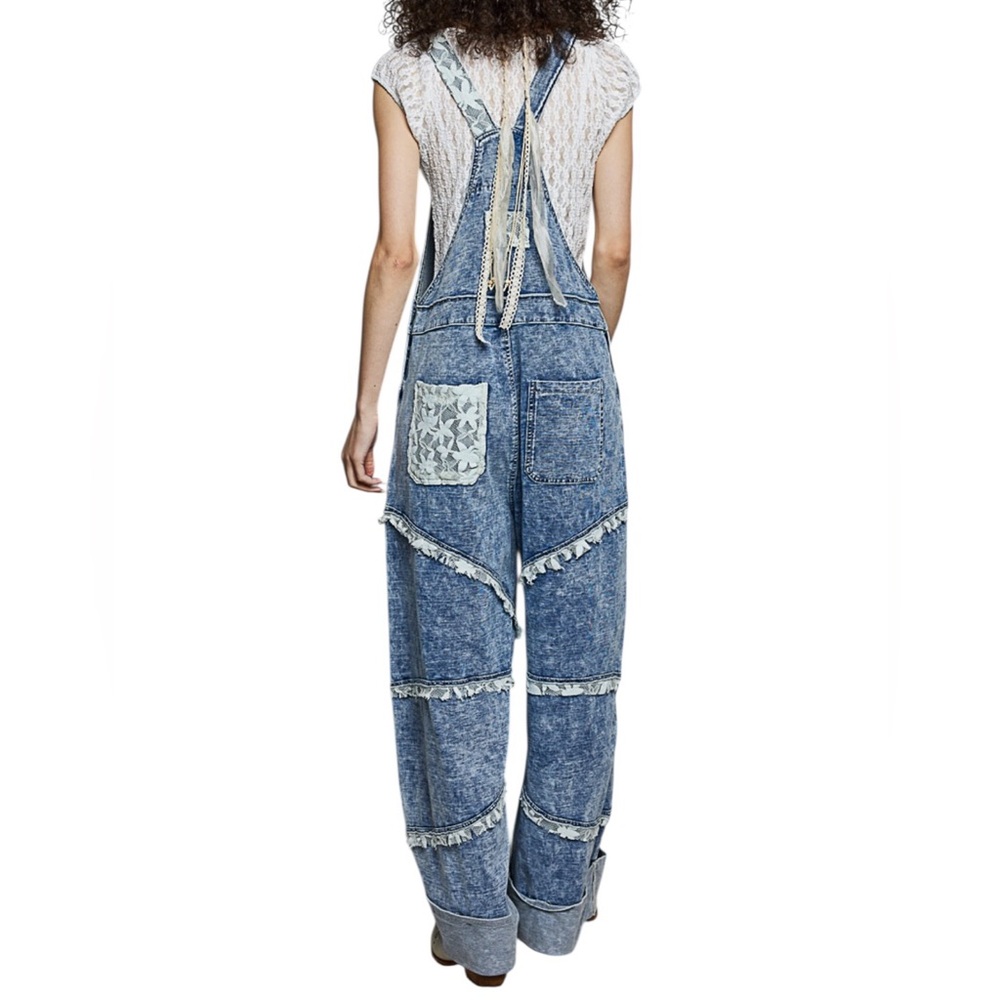 392. POL Blue Denim Women's Relaxed Fit Adjustable Overalls NWT - Picture 2 of 3